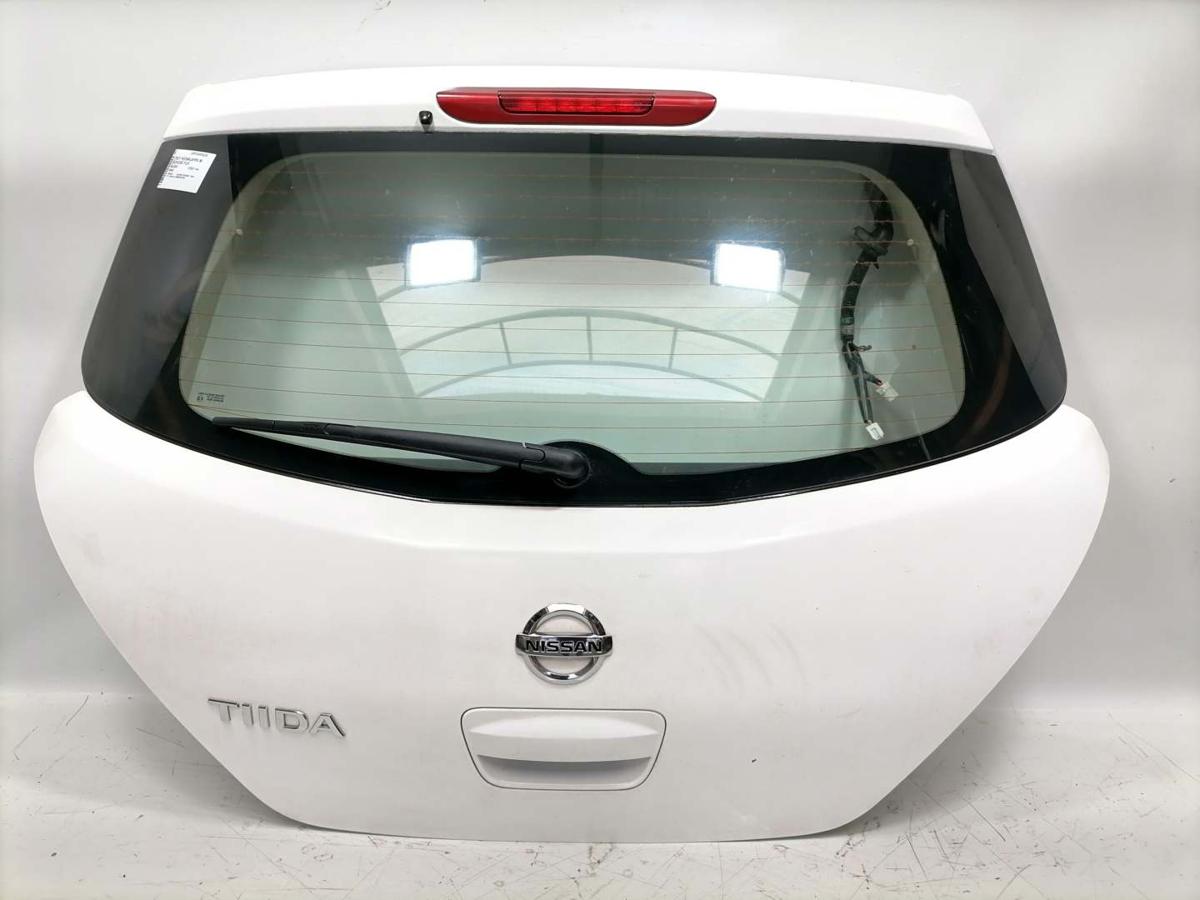 Nissan Tiida original Heckklappe mit Heckscheibe Weiß Fließheck Bj.2007
